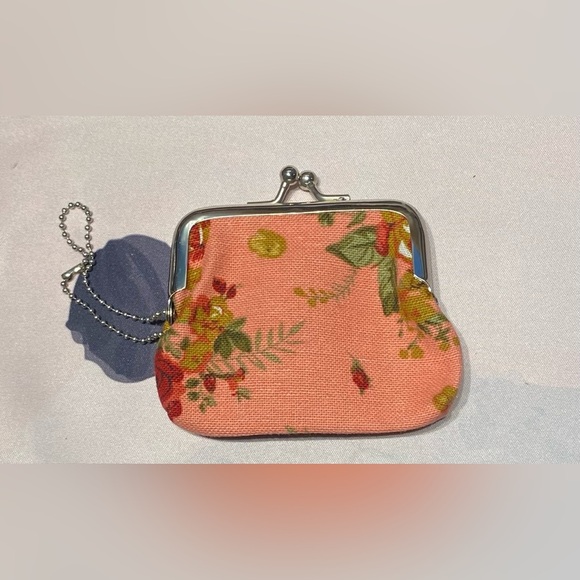 New Handmade Kiss-lock Floral Clutch Coin Purse/Charm - Picture 1 of 3